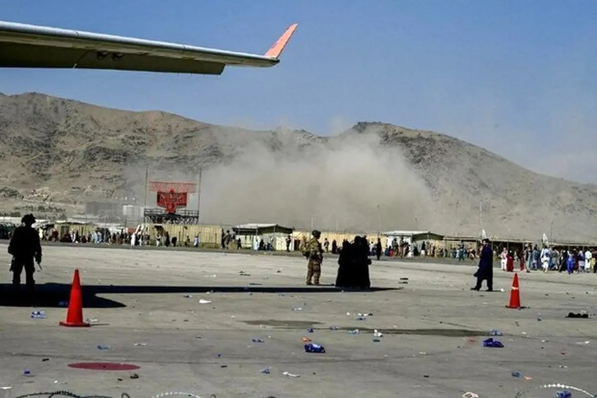 وقوع انفجار بزرگ در نزدیکی فرودگاه کابل/ طالبان انفجار را تروریستی خواند + فیلم و تصاویر