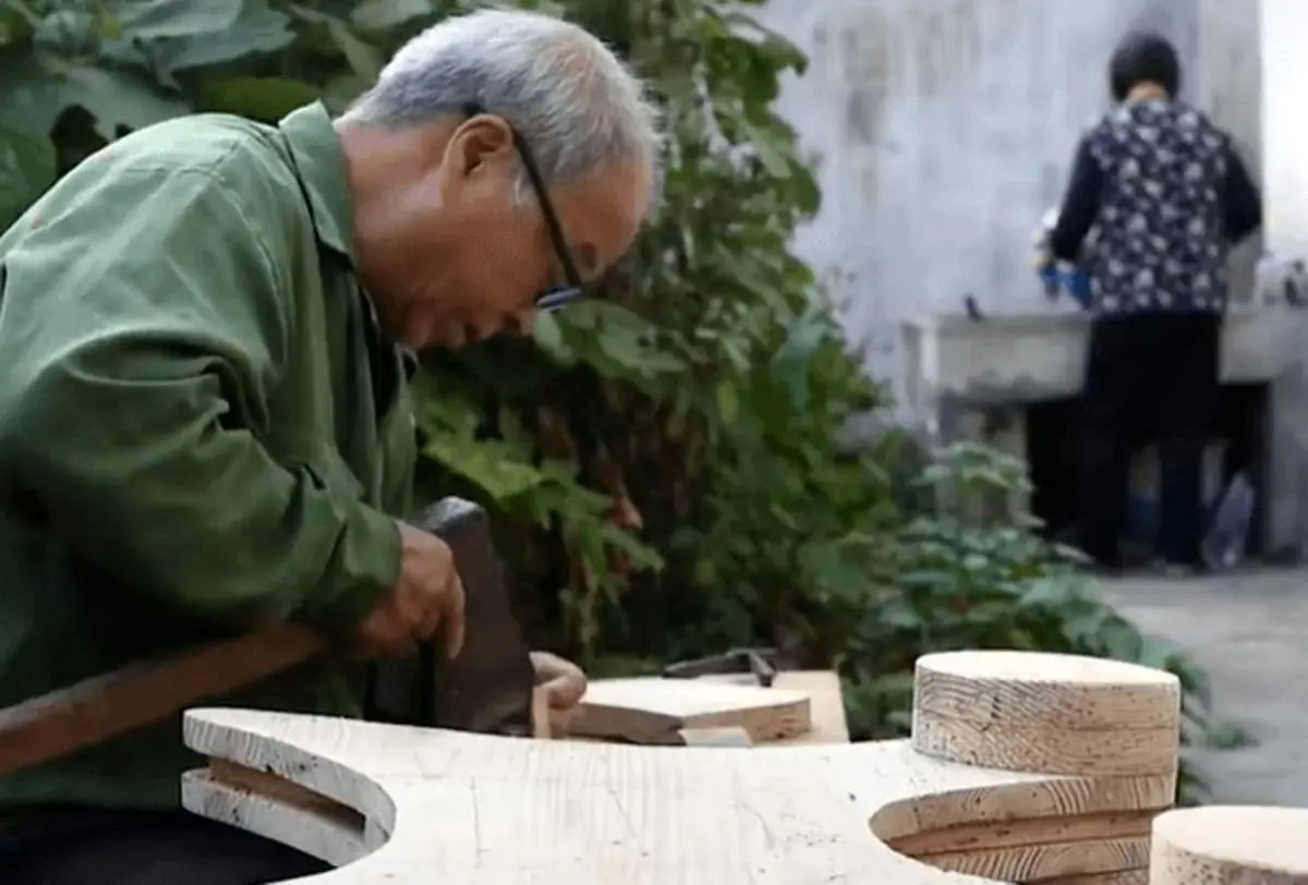 اسباب بازی‌های بامزه پدربزرگ برای نوه‌هایش + فیلم