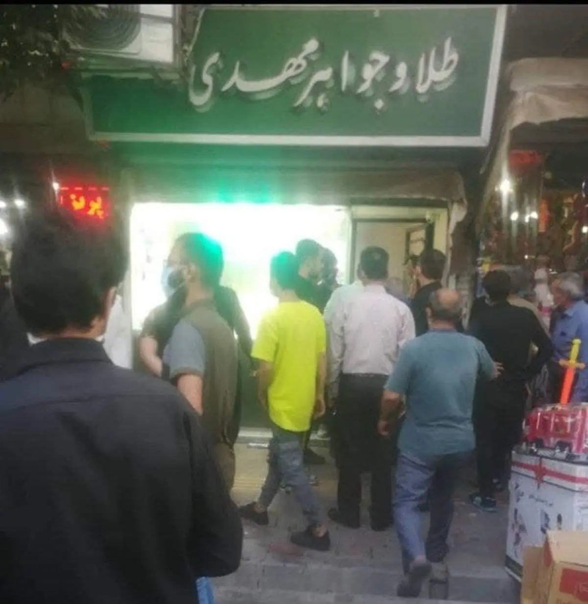 سرقت مسلحانه ناکام از طلا فروشی اسلامشهر + فیلم درگیری