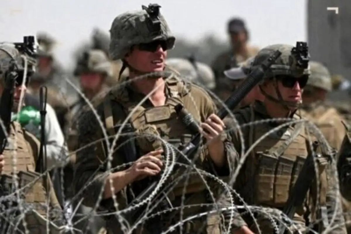 انداختن وحشیانه زن افغان از روی دیوار توسط نظامی‌ آمریکایی‌ + فیلم
