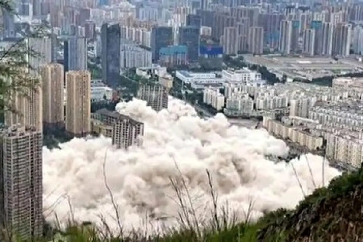 لحظه هولناک فروپاشی همزمان ۱۵ آسمان‌خراش در چین + فیلم