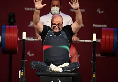 قهرمان پارالمپیک با ۷ مدال طلا همچنان بیکار است