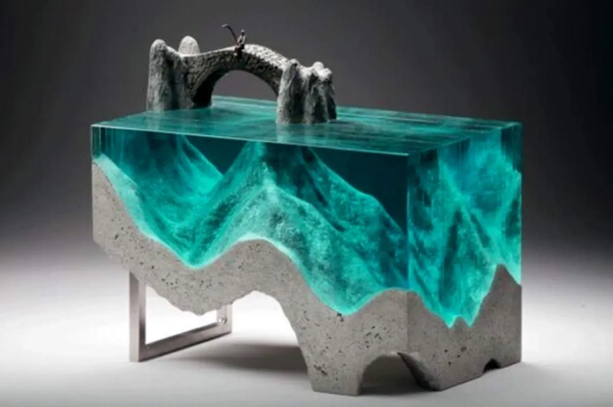 هنرمندی که شیشه و بتن را به اقیانوس تبدیل می‌کند + فیلم