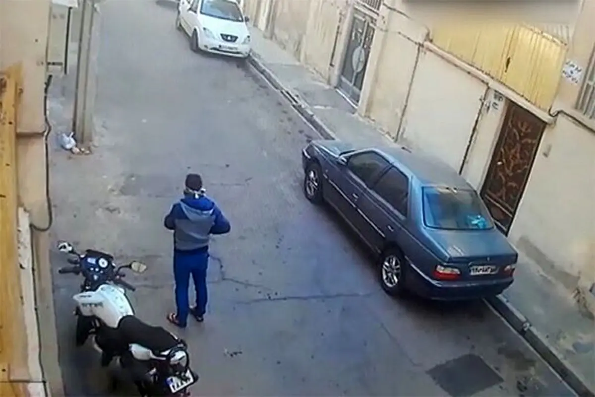 لحظه هولناک سرقت مسلحانه یک موتورسیکلت در اهواز در روز روشن! + فیلم