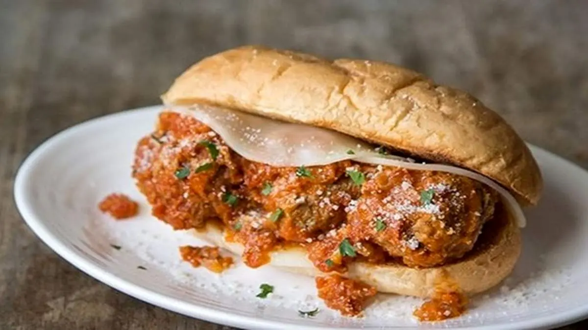 طرز تهیه ساندویچ بیف بال