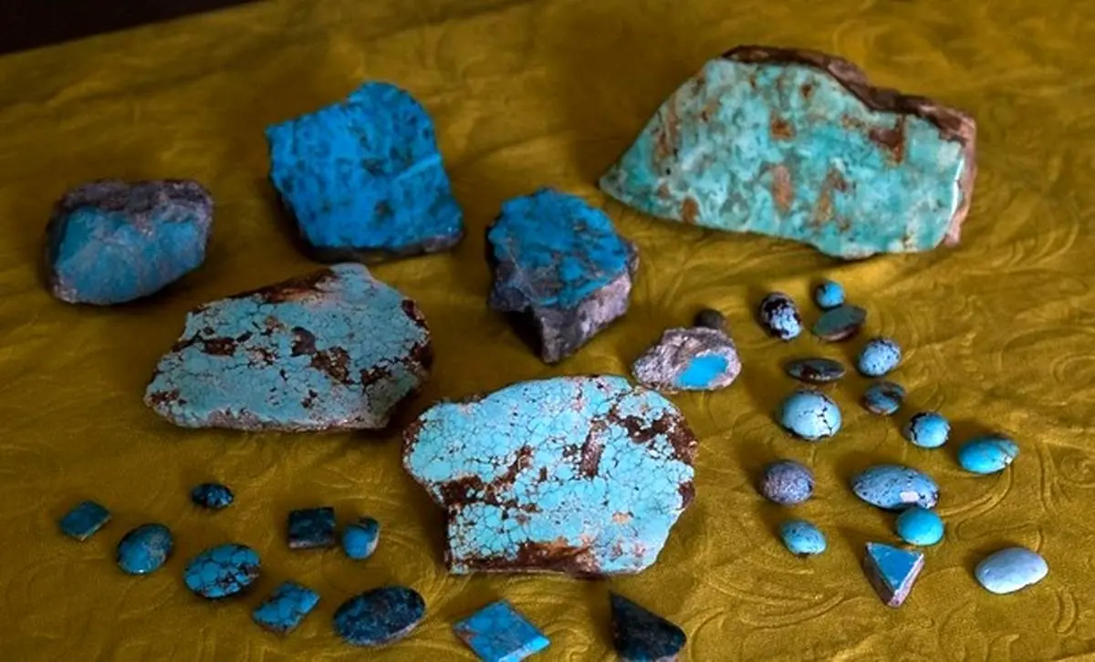 فیروزه نیشابور، سنگ تزئینی و گرانبها