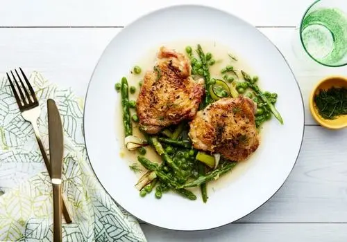 طعمی نوستالژیک در بشقاب شما؛ خوراک مرغ با ادویه‌های ایرانی