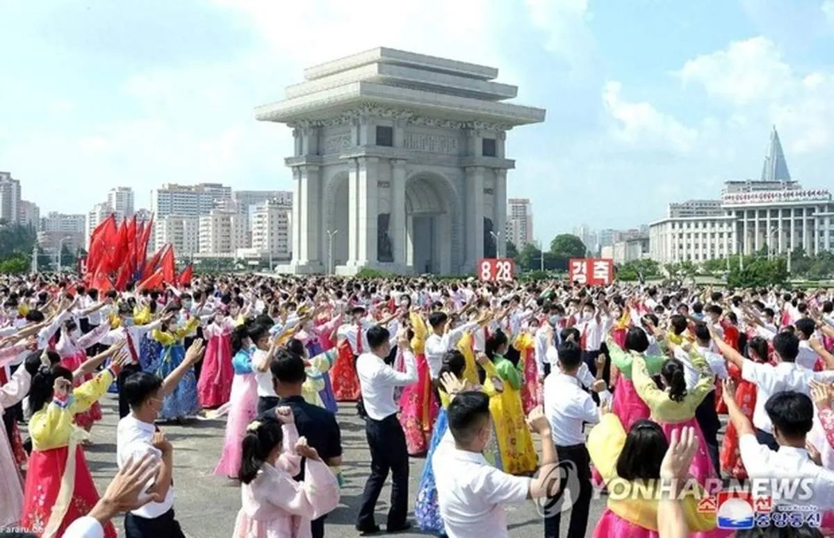 رقص دختران و پسران کره‌شمالی در روز جوان + فیلم