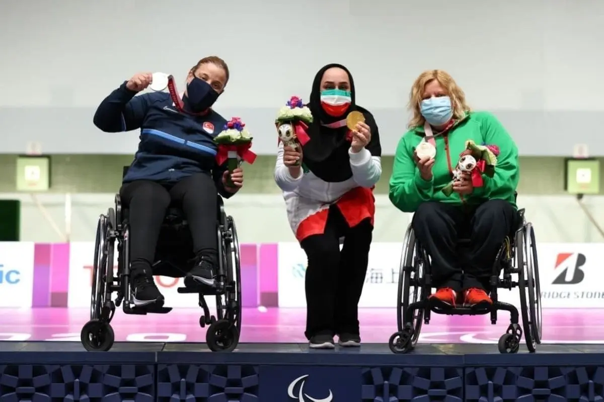 حرکت جوانمردانه «ساره جوانمردی» در مراسم اهدای مدال پارالمپیک + عکس
