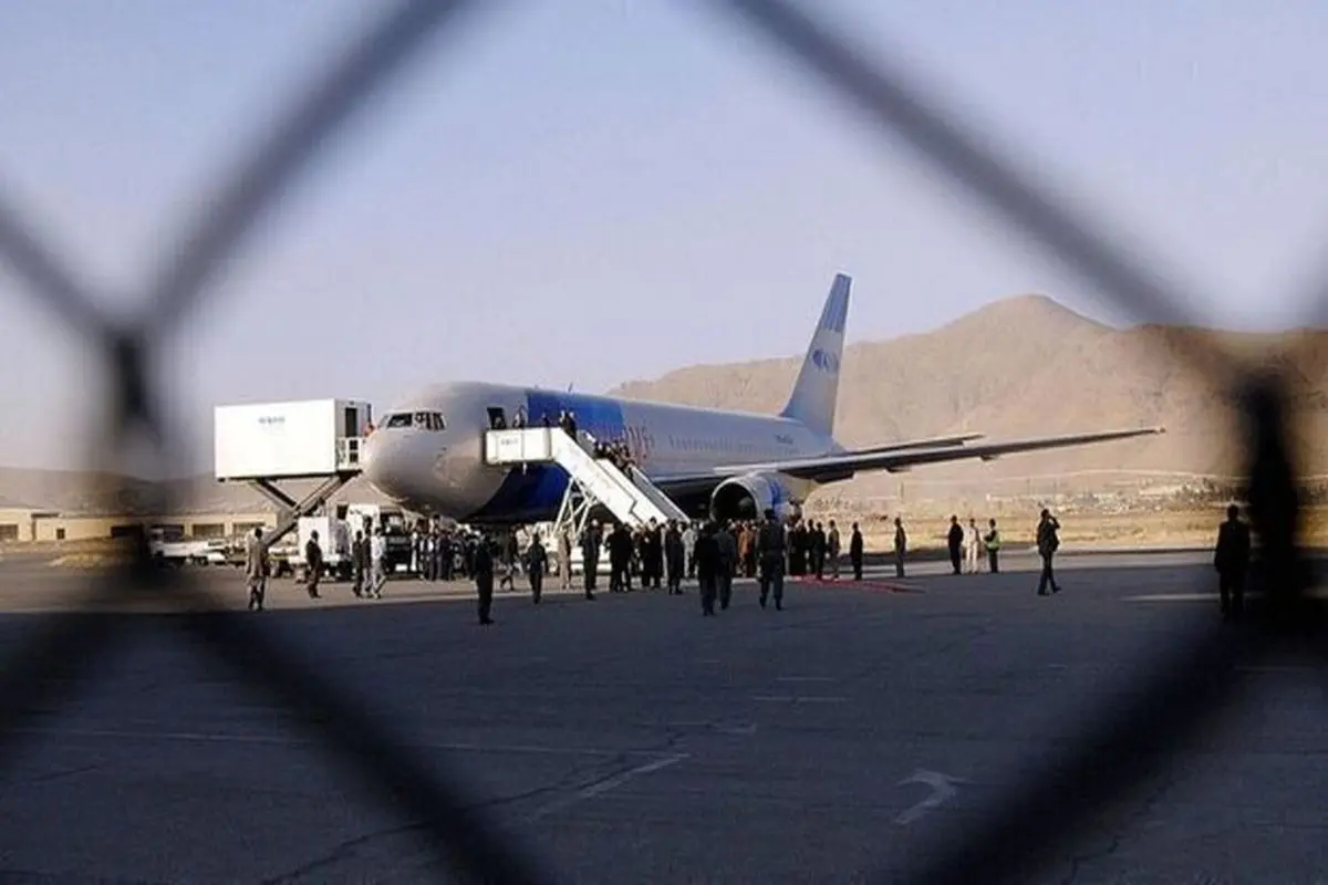 لحظه برخاستن یکی از آخرین هواپیما‌های آمریکا از افغانستان+فیلم