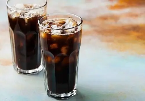 مصرف زیاد نوشابه رژیمی چه آسیبی به بدن می‌زند؟