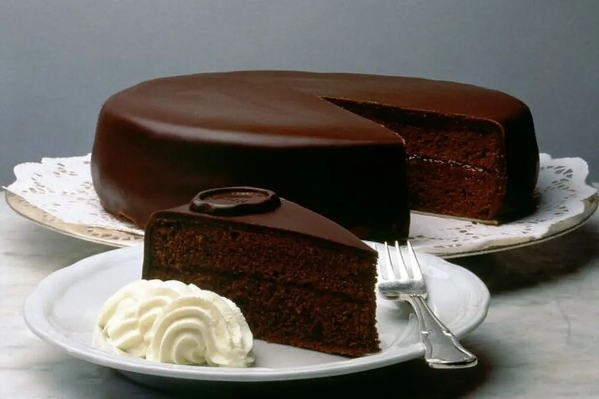 طرز تهیه کیک ساچر شکلاتی اتریشی