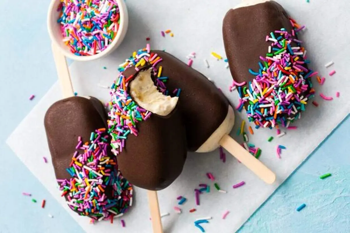 پشت پرده خط تولید بستنی با روکش شکلاتی! + فیلم