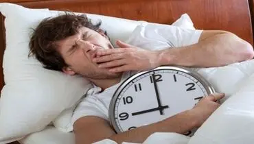 چرا صبح‌ها سخت از خواب بیدار می‌شویم؟ + ۱۴ دلیل