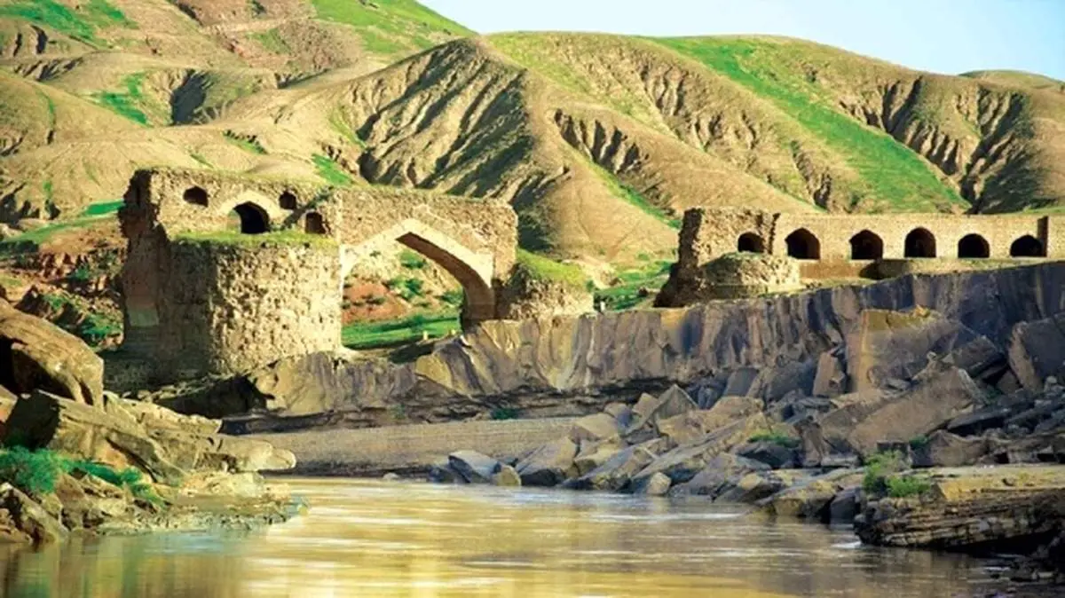 پل باستانی که حیرت همه گردشگران را به سمت خود جلب کرد! + تصاویر