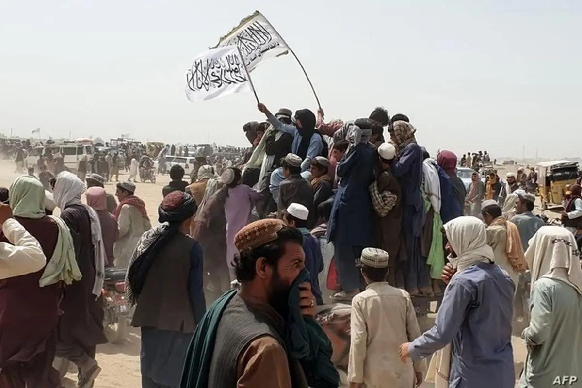 ترور دلخراش یک جوان به دست طالبان به جرم همراه داشتن پرچم افغانستان+فیلم