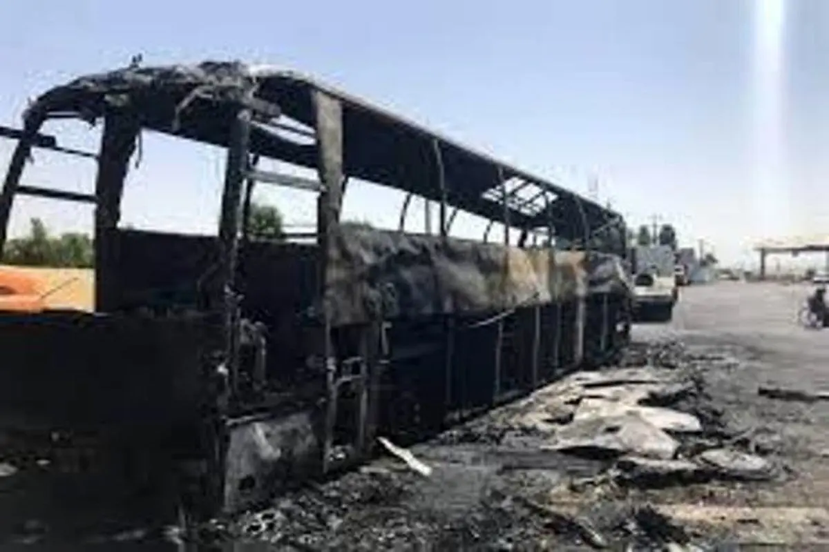 آتش گرفتن یک دستگاه اتوبوس در آزادراه تهران - قم+عکس