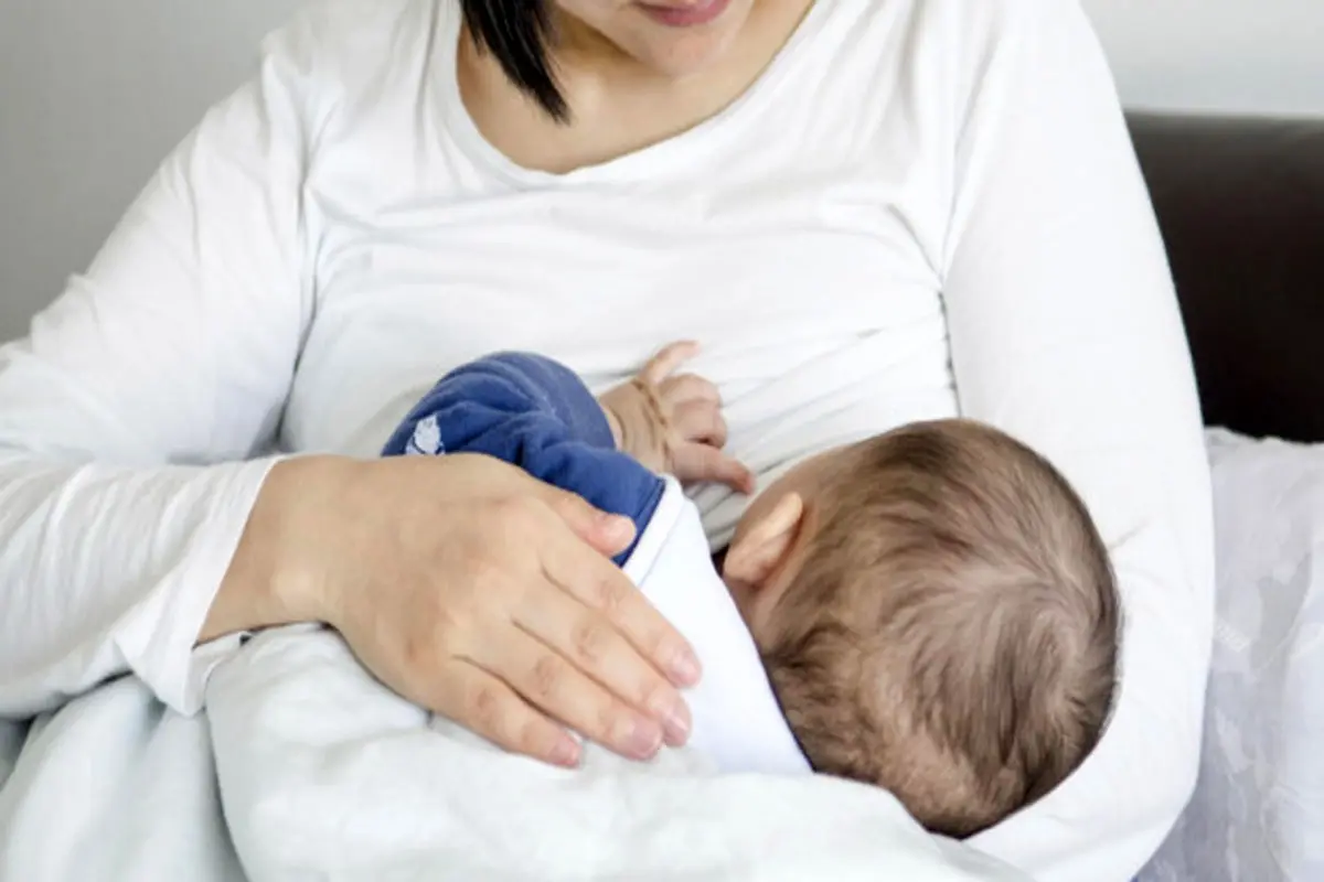 آیا شیر مادر آنتی‌بادی واکسن کرونا را به نوزاد منتقل می‌کند؟