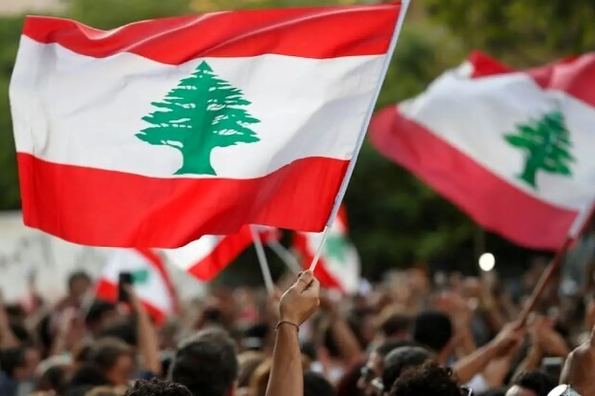 خوشحالی عجیب لبنانی‌ها از رسیدن بنزین به پمپ بنزین‌ها + فیلم