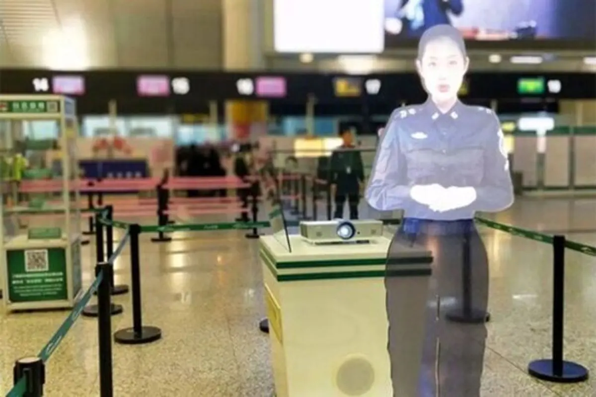 جادوگری جذاب چینی‌ها در فرودگاه؛ راهنمای مسافرین با فناوری هولوگرافی سه‌بعدی + فیلم