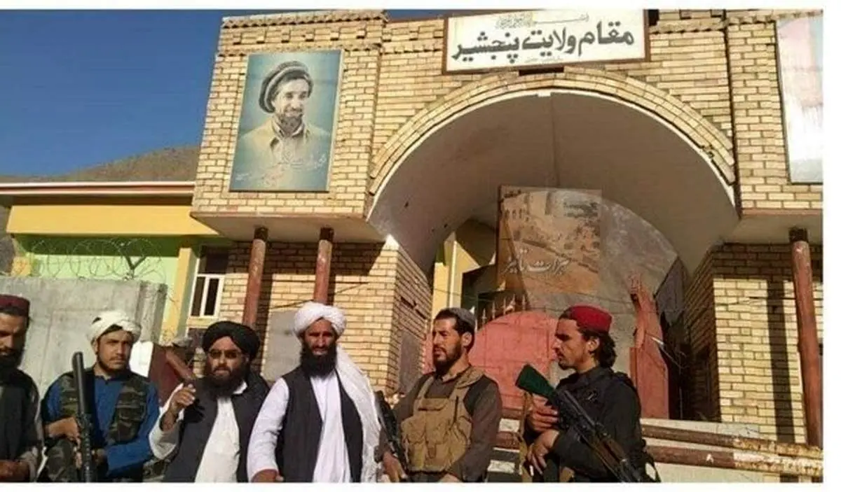 لحظه برافراشتن پرچم طالبان در پنجشیر+فیلم