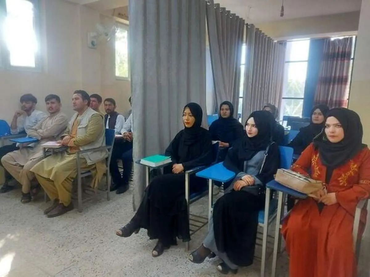 نصب پرده، سبک جدید تحصیل در دانشگاههای افغانستان+ تصاویر