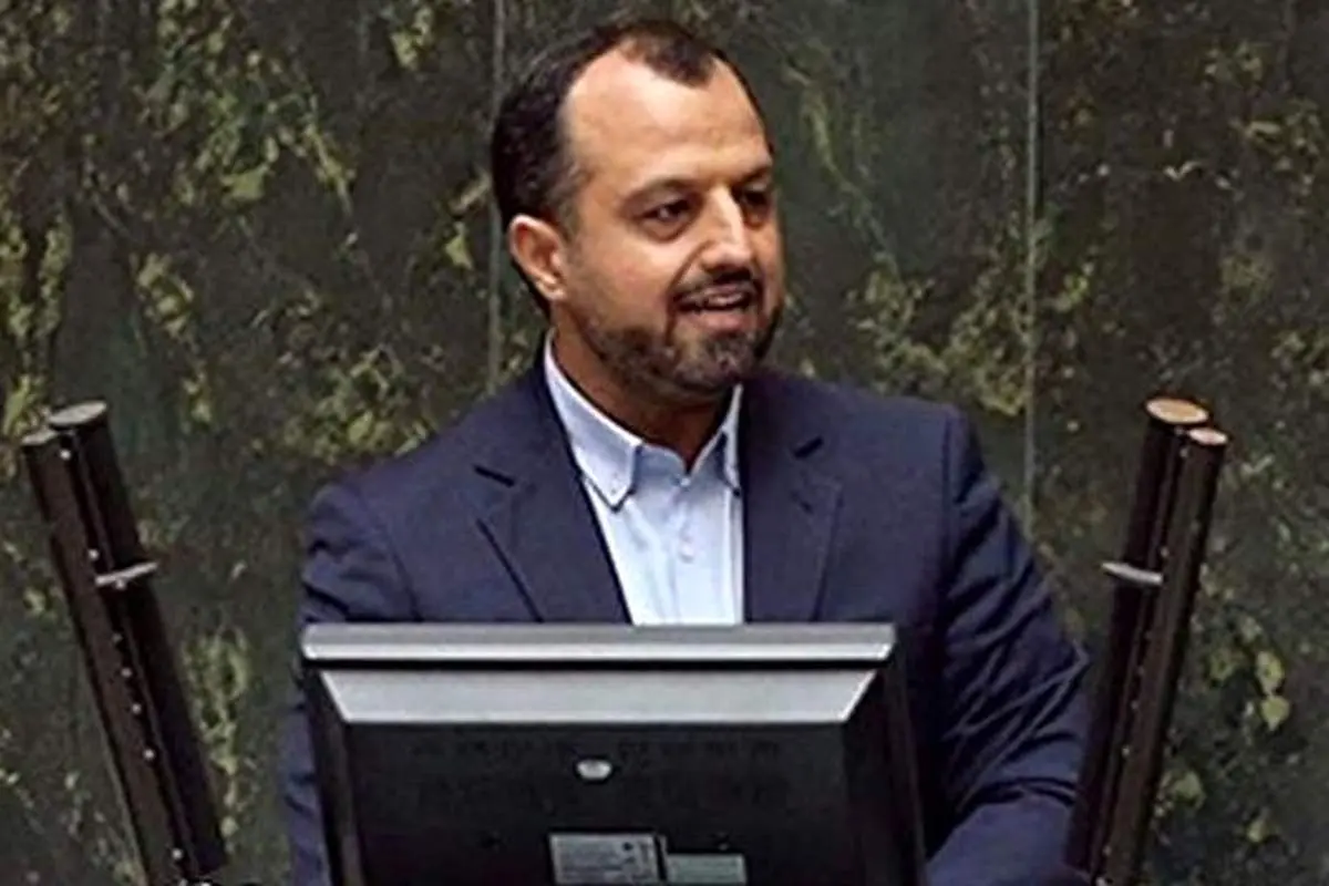 خاندوزی: فعالان اقتصادی منتظر باز شدن غل و زنجیر از پای خود هستند