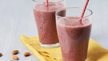 طرز تهیه اسموتی گیلاس و بادام خوشمزه خانگی