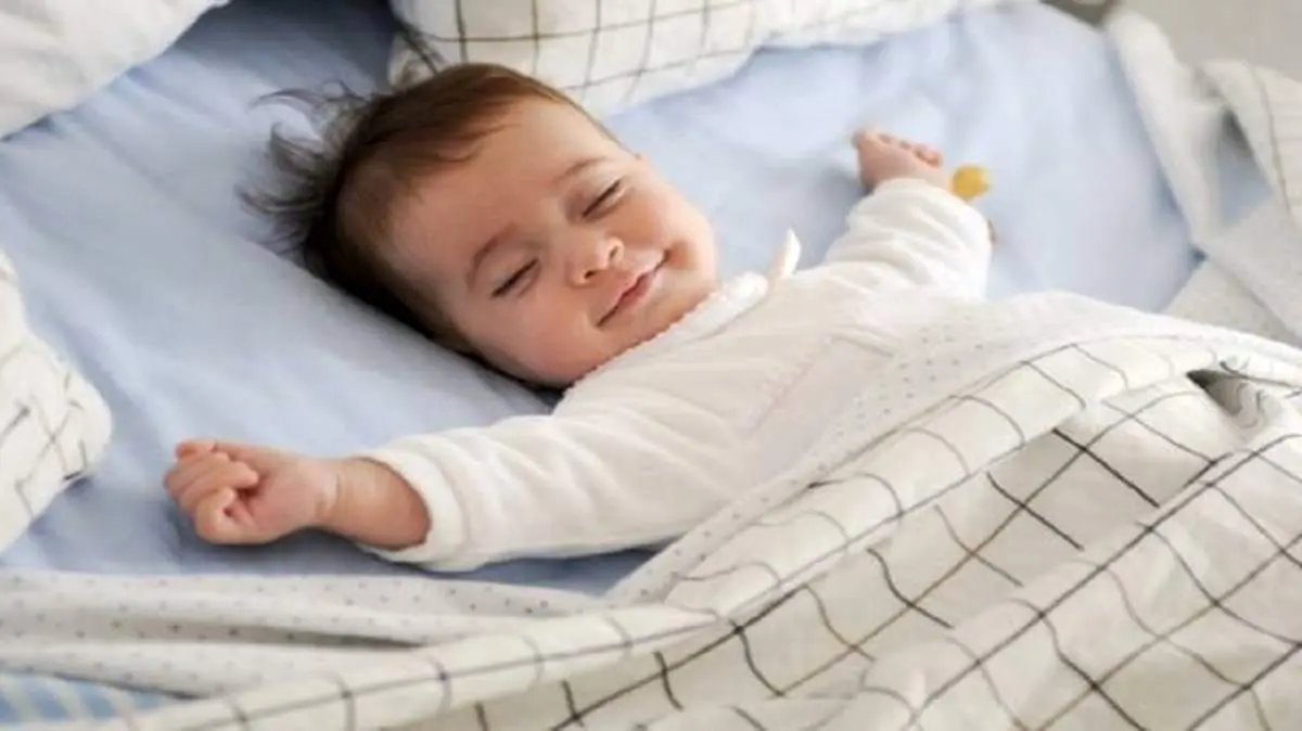 چرا نوزادان در خواب می خندند؟