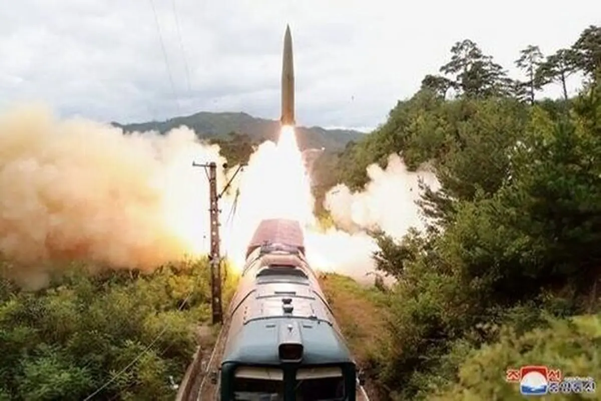 شلیک ۲ موشک به سمت دریا از روی یک قطار در کره شمالی + فیلم