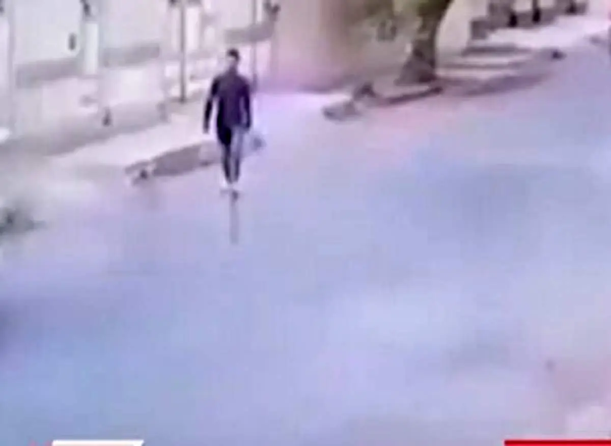 لحظه سرقت موبایل توسط دزد وقیح در ملاء عام+ فیلم
