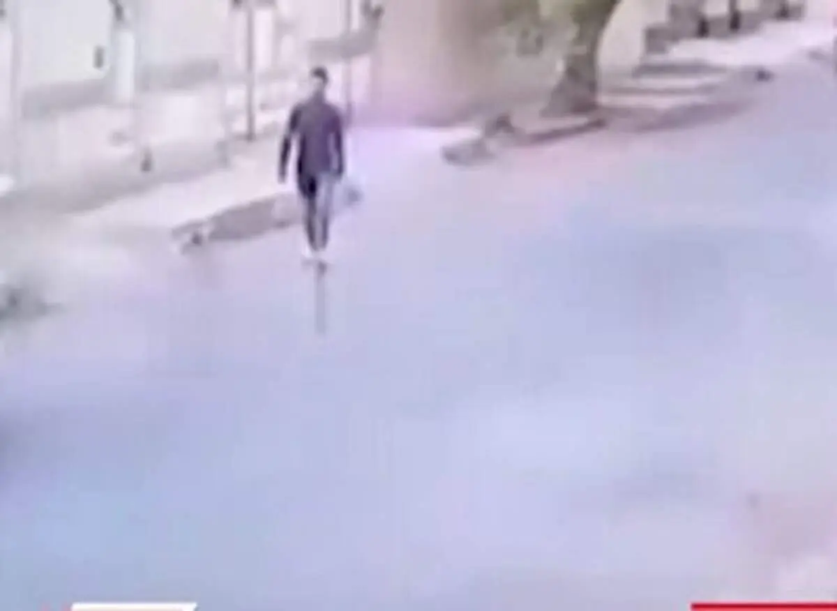 لحظه سرقت موبایل توسط دزد وقیح در ملاء عام+ فیلم