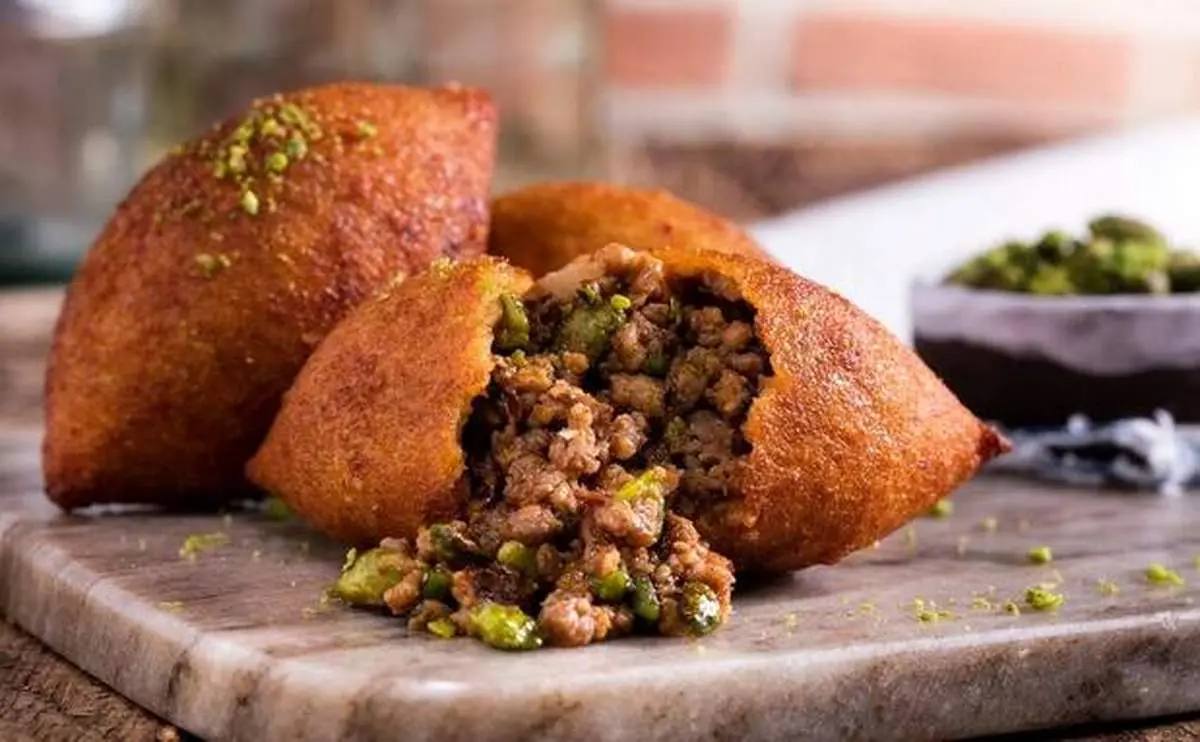 طرز تهیه ایچلی کوفته ترکیه ای با سس مخصوص