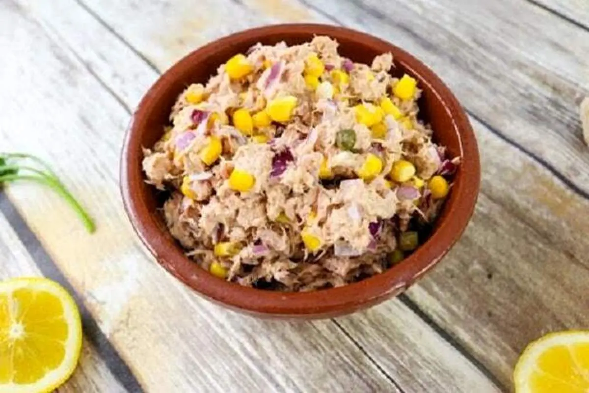 طرز تهیه سالاد تن ماهی و ذرت ساده و سریع