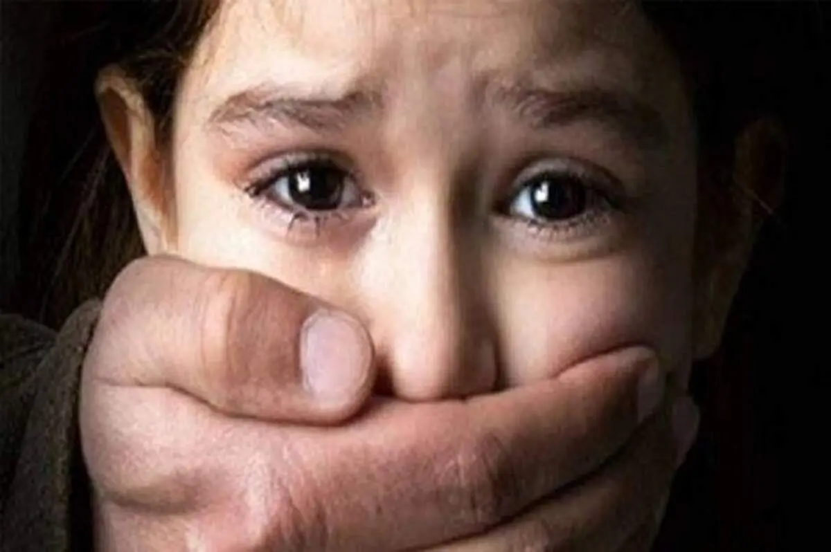 سرقت بی‌رحمانه یک موتورسوار از یک دختربچه بی پناه + فیلم