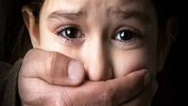 سرقت بی‌رحمانه یک موتورسوار از یک دختربچه بی پناه + فیلم