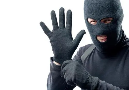 سرقت موتور سنگین به روشی عجیب با وانت!+ فیلم