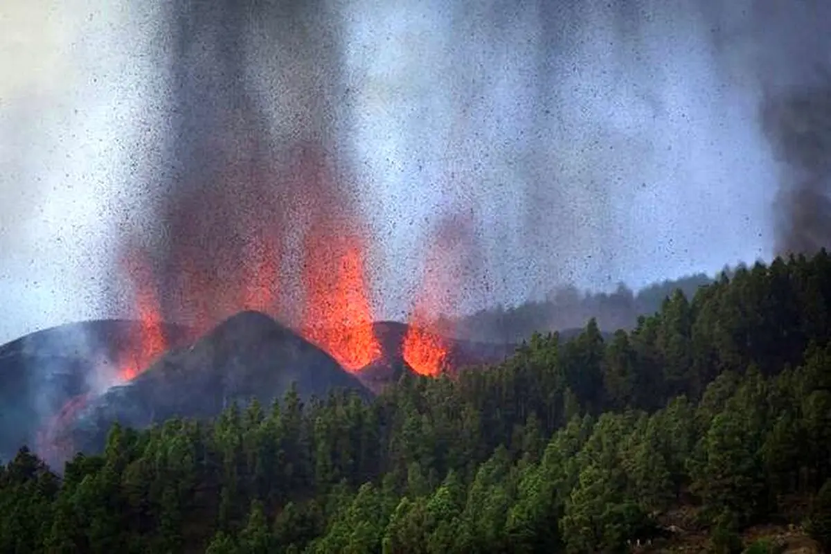 فوران آتشفشان در جزیره لا پالما اسپانیا