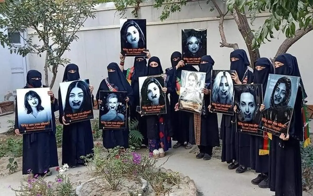 زنان افغان خطاب به رهبران جهان: چرا ساکت هستید؟ +عکس
