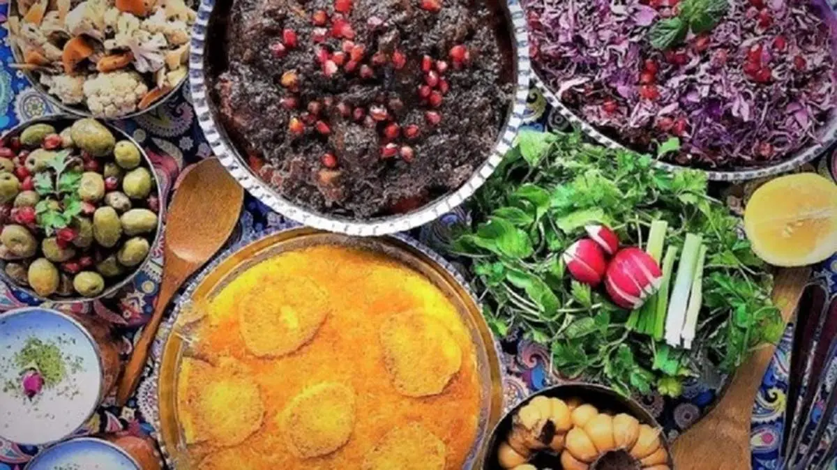 طرز تهیه خورش اناربیج گیلانی با مرغ یا گوشت