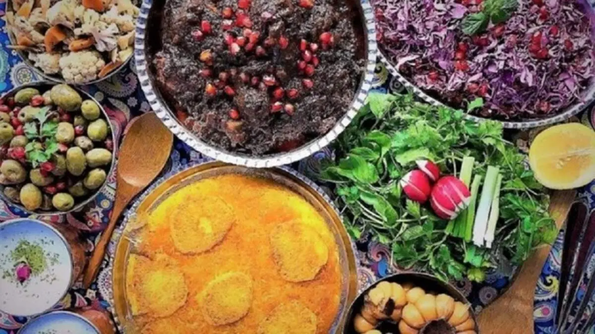 طرز تهیه خورش اناربیج گیلانی با مرغ یا گوشت