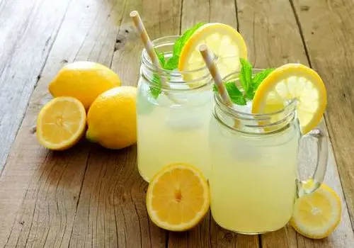 چه خوراکی‌هایی آب بدن را زیاد می‌کنند ؟