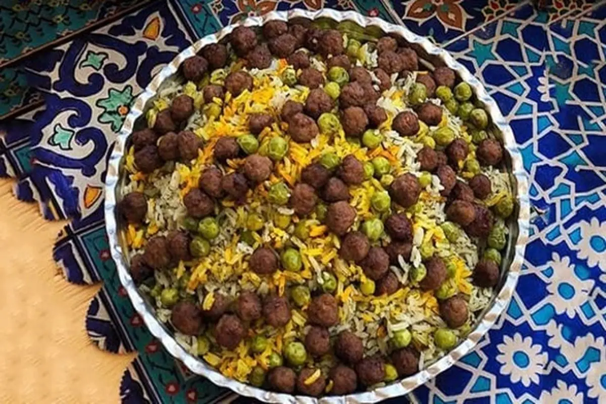 طرز تهیه نخود پلو با کشمش و گوشت قلقلی