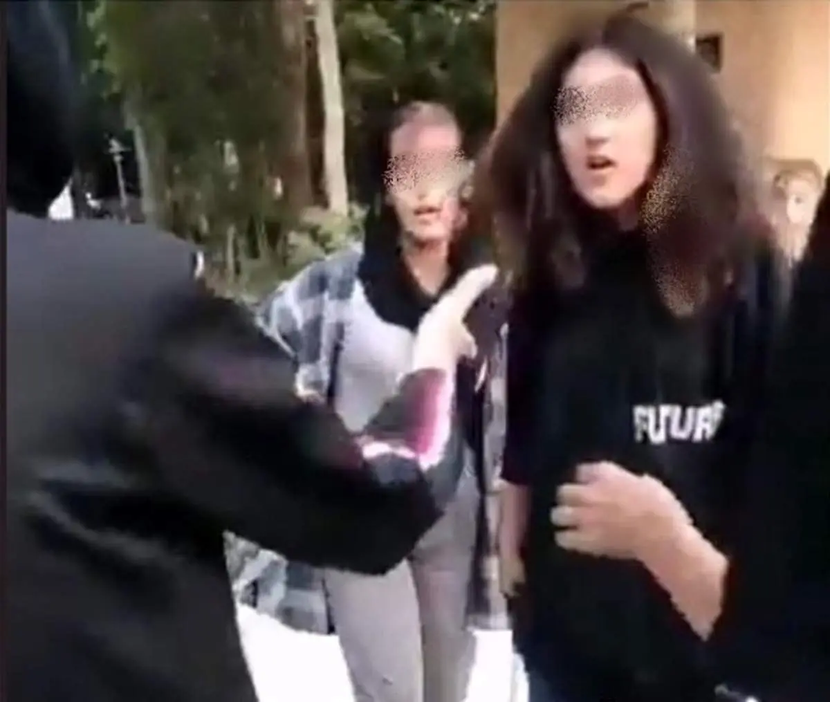 فیلم جنجالی هلیا دختر قمه کش در روز اول مهر!
