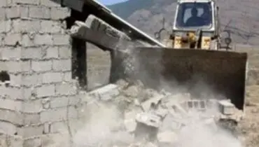 ضرب و شتم یک زن هنگام تخریب سرپناه ۷ فرزندش / مامور: اگر مُرد، پولش را می‌دهیم + فیلم