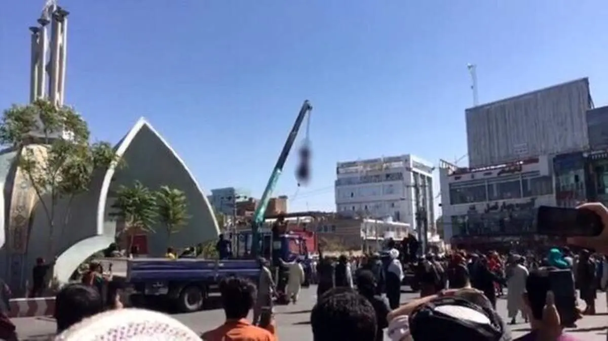 طالبان ۴ نفر را در ملاء عام به دار آویخت + عکس