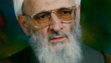 رهبر انقلاب بر پیکر پاک علامه "حسن‌زاده آملی" نماز می‌خواند