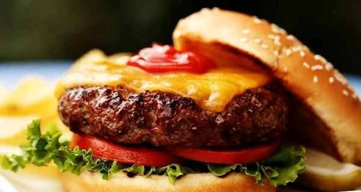 هدیه بد موقع رستوران مک دونالد برای یک زن در آستانه رژیم! + فیلم