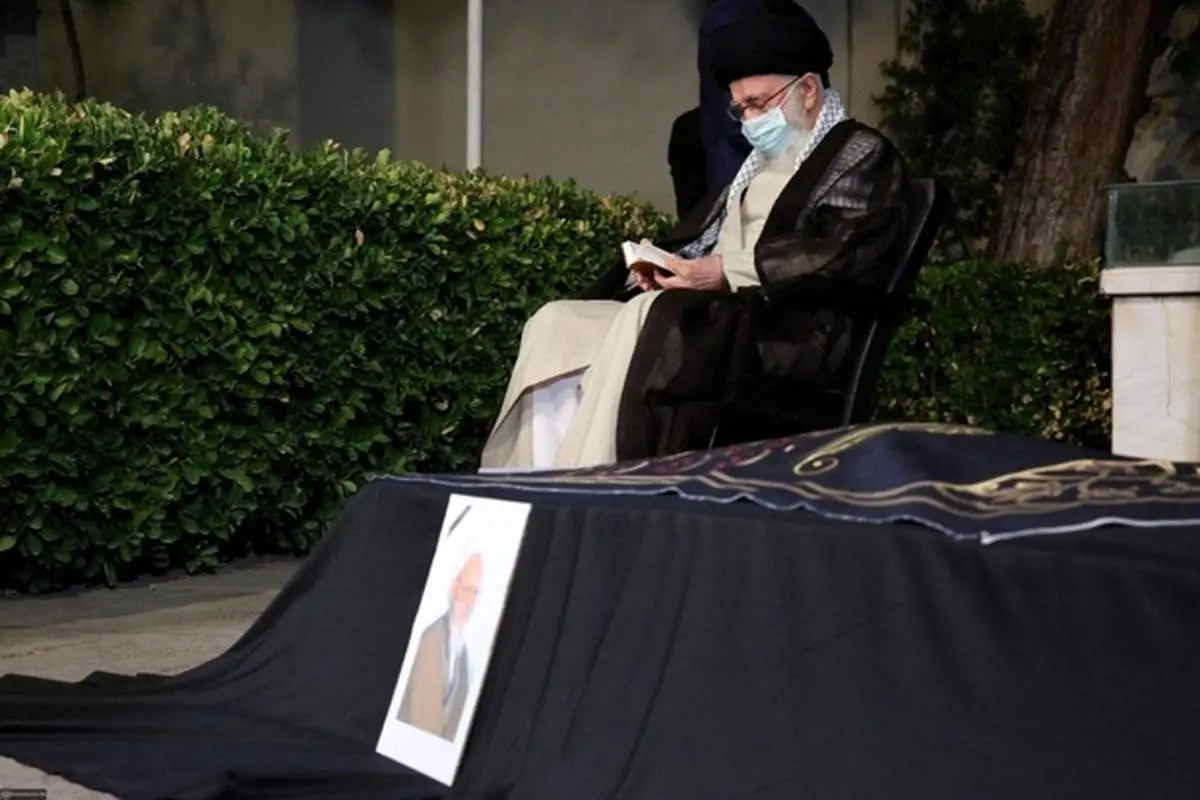 قامه نماز بر پیکر آیتالله حسنزاده آملی توسط رهبر انقلاب