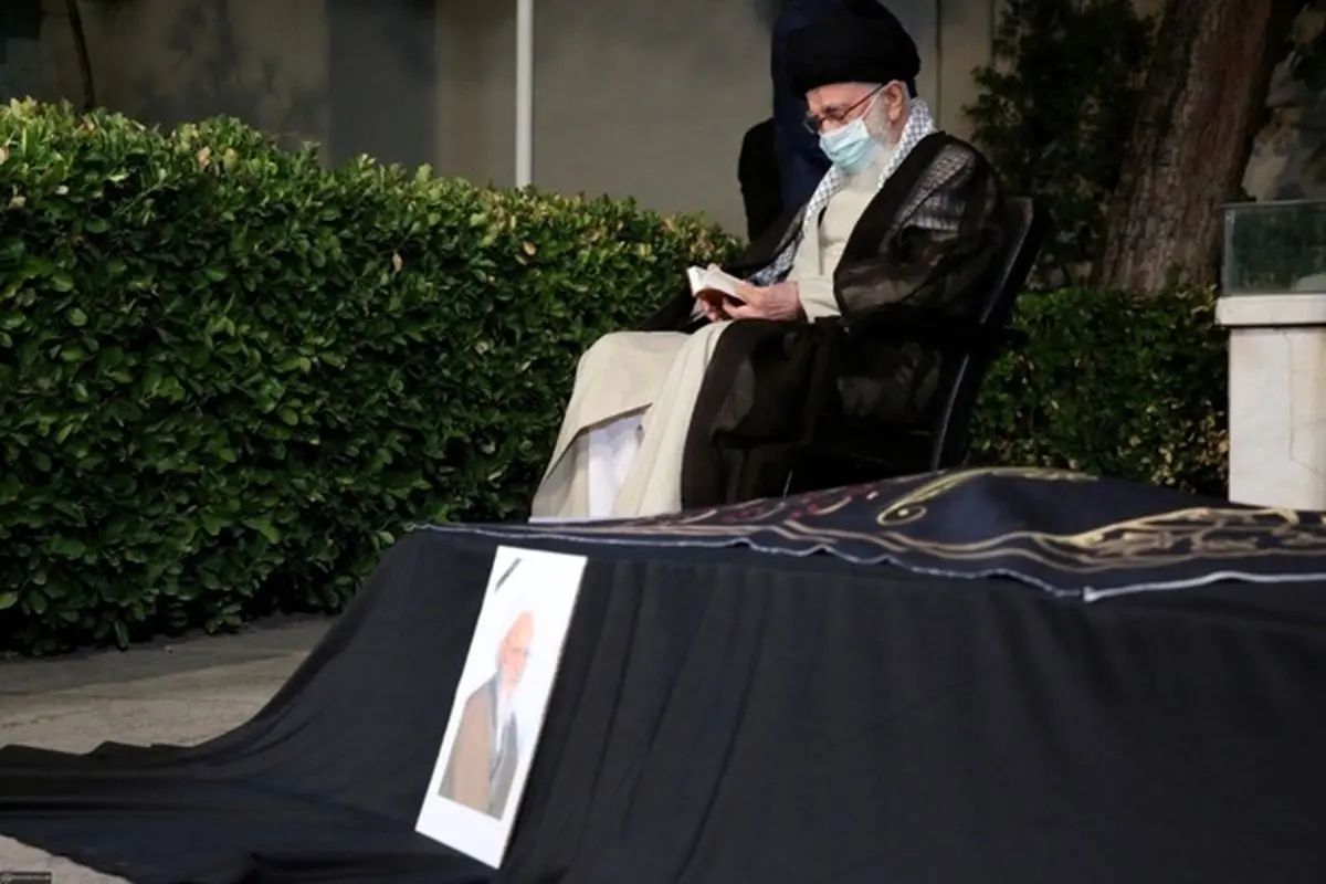 قامه نماز بر پیکر آیت‌الله حسن‌زاده آملی توسط رهبر انقلاب